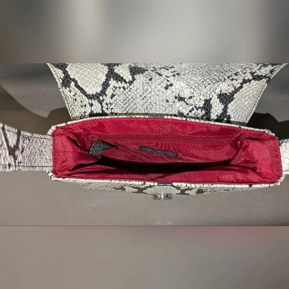 Nine West small shoulder purse - Picture 4 of 7